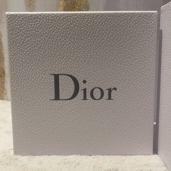 New Beautiful set of 2 white DIOR boxes ๐ฆ ๐๐ - Picture 3 of 6